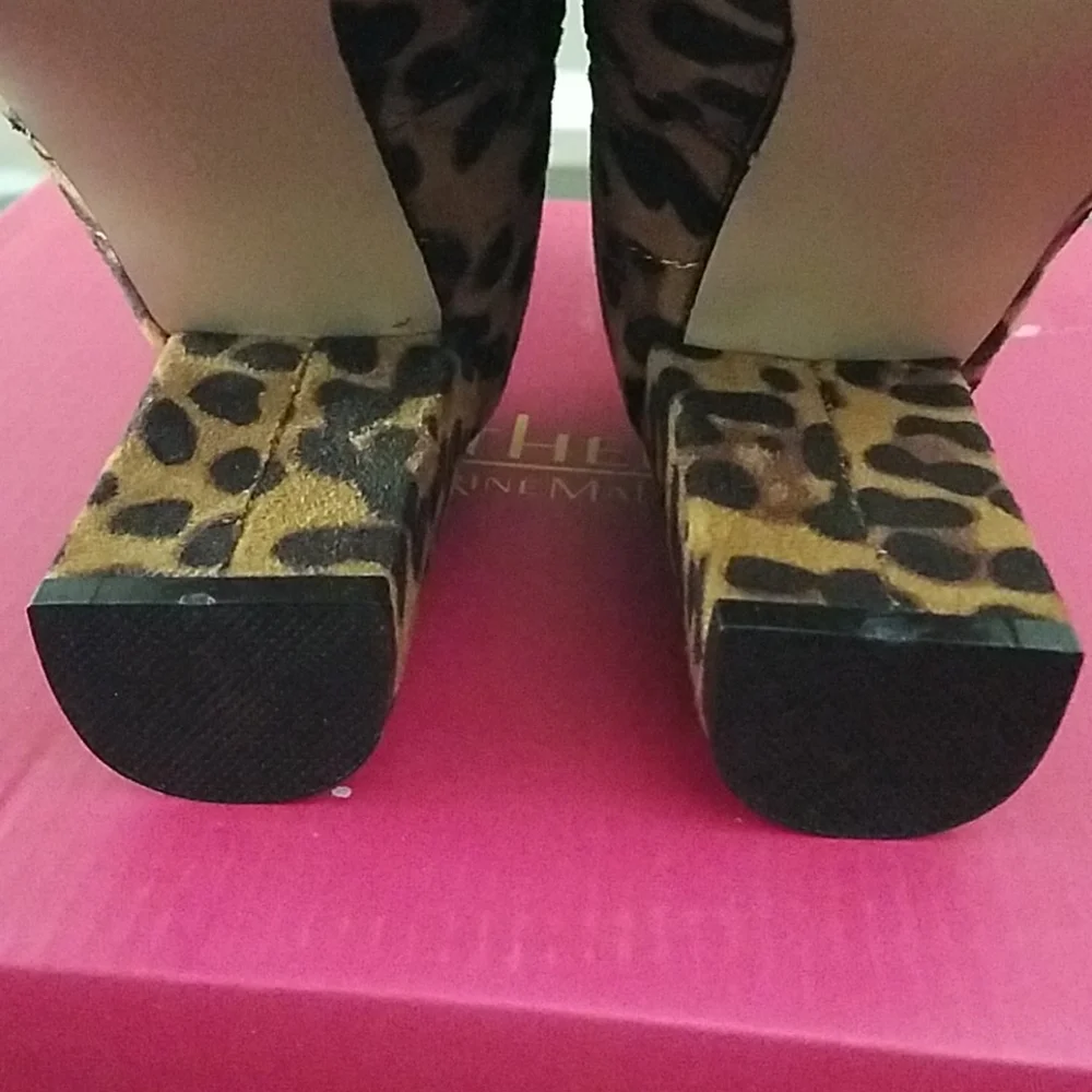 Catherine Malandrino Faux Suede Block Heel Bootie Leopard Print 8